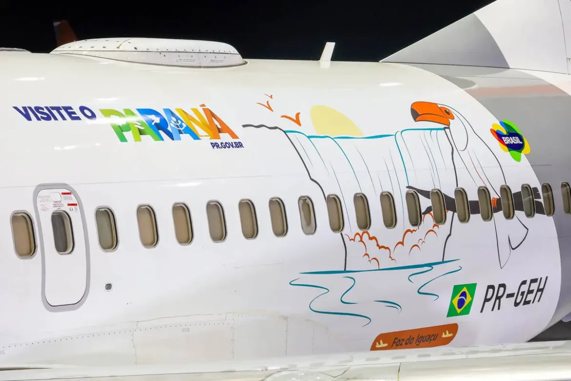 avião da Gol com desenho das Cataratas do Iguaçu