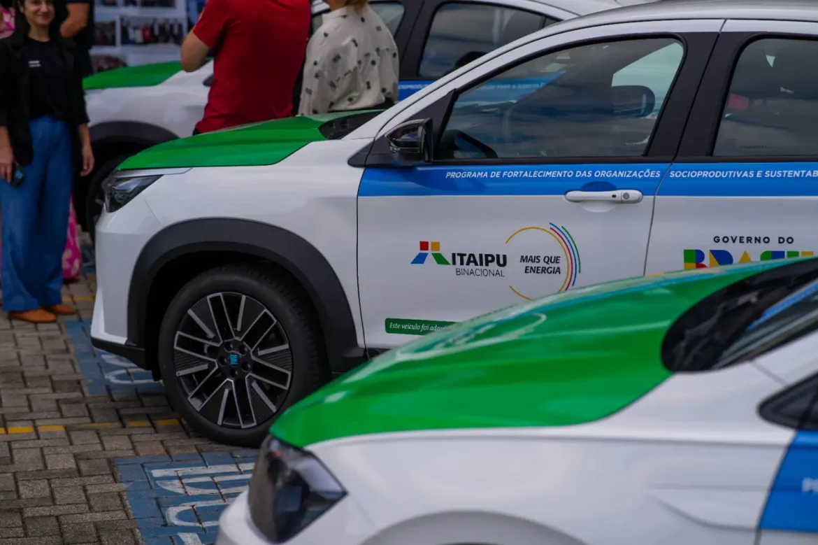 Itaipu entrega veículos à Fetaep