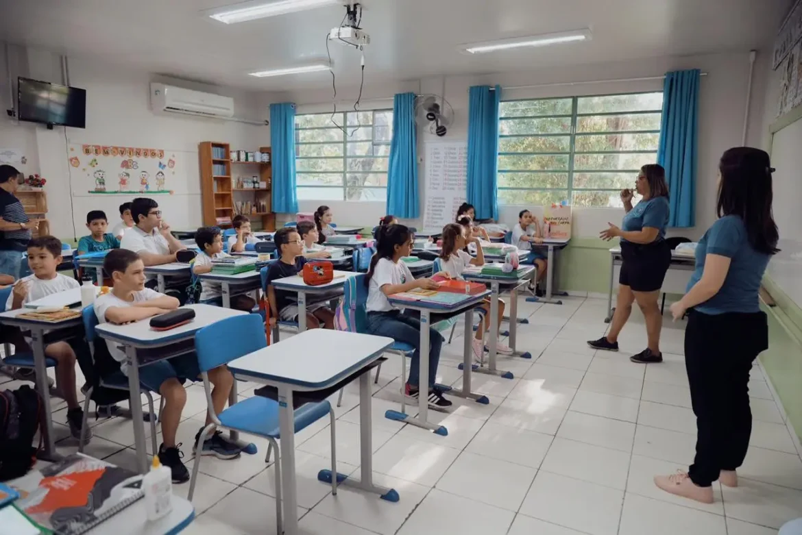 Formações e reuniões pedagógicas da rede municipal em abril de 2026