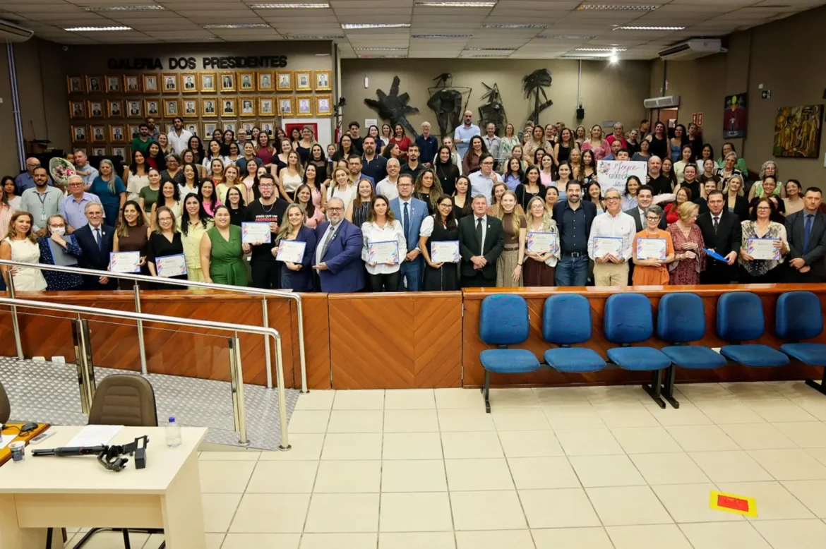 Câmara de Foz entrega Prêmio Destaque da Educação